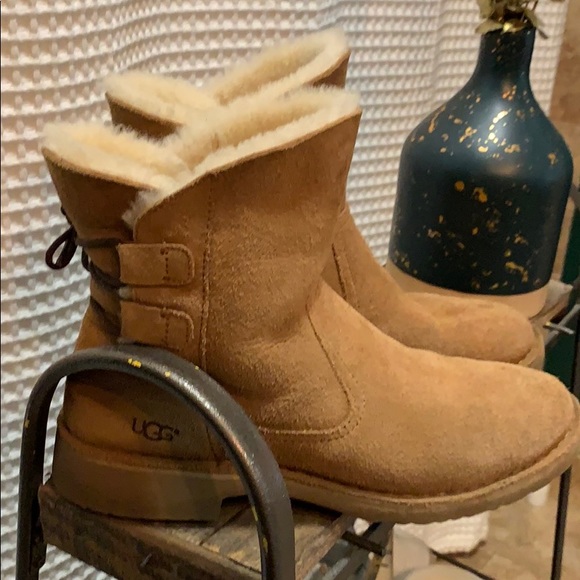 Tan ugg boots - Picture 2 of 4